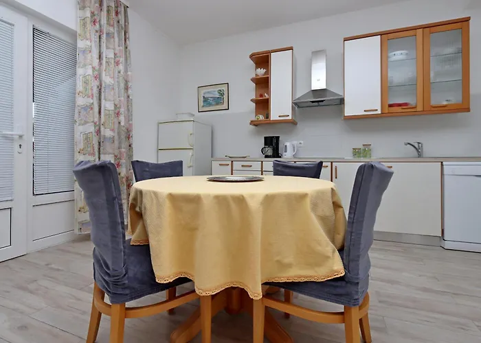 Apartment With Parking Space Suha Punta, Rab - 17239 *