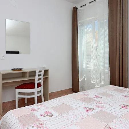 Apartment With Parking Space Suha Punta, Rab - 17239 *
