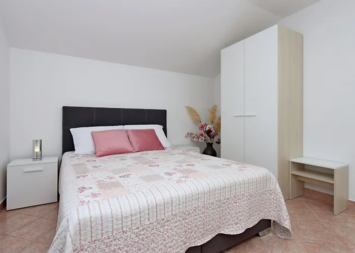With Parking Space Suha Punta, Rab - 17239 Apartment Kampor